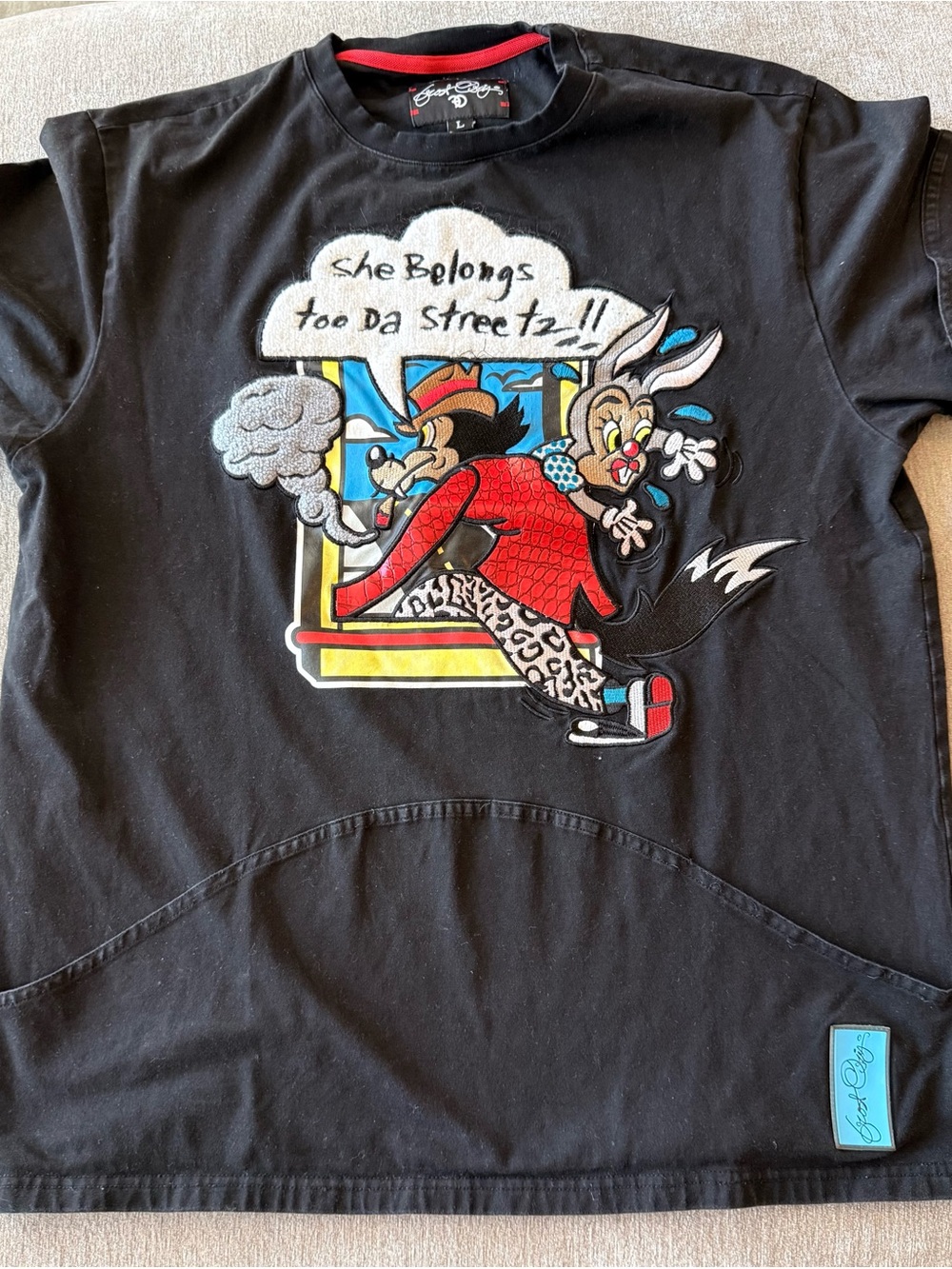 Frost Black Men’s Graphic Tee with Colorful Street Art Motif (XL)